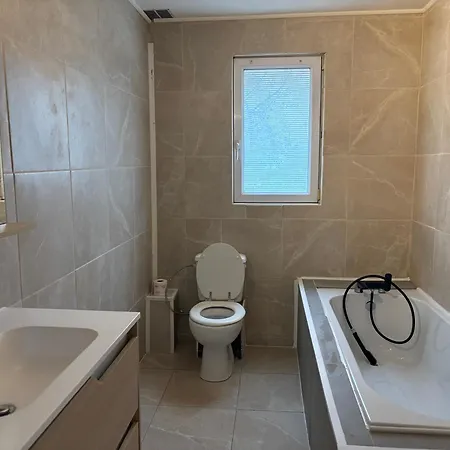Au Porte De Geneve Apartament *