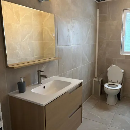 Au Porte De Geneve Apartament *